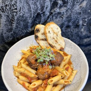 penne napolitano con albÓndigas